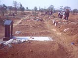 В некоторых городах Зимбабве наблюдается похоронный кризис. Это связано, прежде всего, с ростом городов, которые, выходя за свои пределы, теснят территорию городских кладбищ