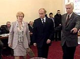 Президент России Владимир Путин с супругой Людмилой проголосовали на выборах в Госдуму и мэры Москвы