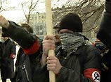 Нацболы, приковавшие себя к зданию ЦИК, получили по 15 суток Нацболы, приковавшие себя к зданию ЦИК, получили по 15 суток