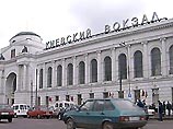 Как сообщили РИА "Новости" в правоохранительных органах столицы, под двумя вагонами поезда "Кишинев-Москва" обнаружены подозрительные пакеты, прикрепленные металлическими конструкциями к днищу вагонов