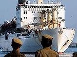Это произошло, когда пара на пароме MV Nancowri возвращалась с Андаманских островов, путешествуя по Бенгальскому заливу. Убийцы находились среди 1200 пассажиров и 300 членов команды