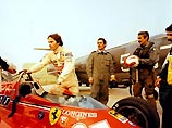 В Италии проходит гонка между Шумахером на Ferrari и боевым истребителем В Италии проходит гонка между Шумахером на Ferrari и боевым истребителем