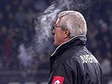 УЕФА запретил тренерам курить во время матча