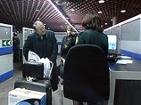 В "Шереметьево-2" поймали россиянина с золотым и платиновым мобильниками В "Шереметьево-2" поймали россиянина с золотым и платиновым мобильниками