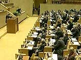 Согласно литовским законам для начала импичмента требовалось собрать не менее 36 подписей парламентариев, а президент может быть смещен со своего поста, если за это проголосуют не менее 85 депутатов сейма