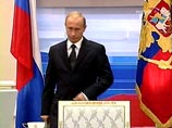 Президент России Владимир Путин проводит в прямом эфире телевизионное собеседование с россиянами. Оно транслируется телеканалами "Россия" и Первый канал