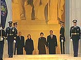 В Вашингтоне завершается подготовка к вступлению в должность нового президента США Джорджа Буша. Он станет 43-м по счету главой Белого дома
