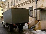 Ходорковского привезли в суд не в бронированной машине, а в обычном автозаке, который подъехал к боковому ходу в здание. Кроме того, руки Ходорковского не были скованы наручниками Ходорковского привезли в суд не в бронированной машине, а в обычном автозаке, который подъехал к боковому ходу в здание. Кроме того, руки Ходорковского не были скованы наручниками