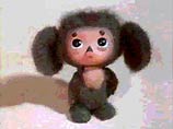 Cheburashka Japan и две другие японские фирмы, ставшие ответчиками, нарушили его авторские права, используя придуманный им персонаж в коммерческих целях путем продажи в Японии игрушек, маек, значков и прочих товаров с изображением "Чеби"