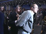 Наказание в виде 15 суток ареста назначил Таганский суд Москвы национал-большевикам Роману Попкову и Сергею Медведеву, бросавшимся яйцами на съезде партии "Единая Россия" Наказание в виде 15 суток ареста назначил Таганский суд Москвы национал-большевикам Роману Попкову и Сергею Медведеву, бросавшимся яйцами на съезде партии "Единая Россия"