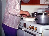 Шведская полиция арестовала мать за то, что она испекла пятимесячного ребенка в духовке. Младенец по счастливой случайности выжил, однако получил тяжелые повреждения в виде ожогов второй степени Шведская полиция арестовала мать за то, что она испекла пятимесячного ребенка в духовке. Младенец по счастливой случайности выжил, однако получил тяжелые повреждения в виде ожогов второй степени