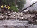 Сильные дожди в Калифорнии привели к разрушительным оползням, сообщает Reuters. В горных районах продолжающиеся более суток дожди вызвали сход мощных грязевых потоков, которые отрезали десятки людей, находившихся в детском лагере