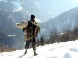 Сейчас в район происшествия пробивается группа спасателей. Их продвижение затруднено сильным снегопадом Сейчас в район происшествия пробивается группа спасателей. Их продвижение затруднено сильным снегопадом