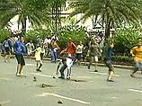 Сегодня с утра Манила охвачена массовыми манифестациями. В демонстрациях за отставку президента принимают участие до 130 тысяч человек