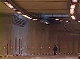 Как сообщили источники в правоохранительных органах, около 13:50 в Лефортовском тоннеле от Спартаковской площади в сторону Шоссе Энтузиастов загорелся автомобиль "ЗИЛ"
