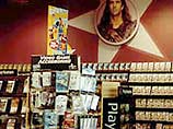 Согласно опросу, проведенному сетью салонов проката видеокассет Blockbuster Inc., 35% мужчин, когда им задали вопрос о том, кого из знаменитостей они хотели пригласить на романтический ужин при свечах, первой назвали Джоли Согласно опросу, проведенному сетью салонов проката видеокассет Blockbuster Inc., 35% мужчин, когда им задали вопрос о том, кого из знаменитостей они хотели пригласить на романтический ужин при свечах, первой назвали Джоли