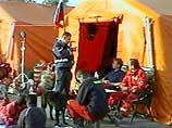 Пение канареек спасло жизнь 2 иранским детям в разрушенном городе Бам Пение канареек спасло жизнь 2 иранским детям в разрушенном городе Бам