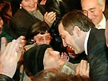 Предварительные итоги состоявшихся в Грузии в воскресенье досрочных президентских выборов еще не объявлены, однако всю ночь сторонники Михаила Саакашвили праздновали победу