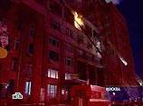Более 5 часов понадобилось сотрудникам УГПС, чтобы ликвидировать сильный пожар в административном здании в центре Москвы. Сведений о погибших и пострадавших нет, сообщили в Управлении государственной противопожарной службы (УГПС) столицы