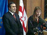 Михаил Саакашвили победил на президентских выборах в Грузии, а его жена, голландка Сандра, безусловно завоевала сердца нации - благодаря своему безупречному грузинскому языку, непритязательному стилю и умению выглядеть эффектно