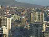 В столице Косово и Метохии - городе Приштине - осталось всего около 150 сербов. Все они вынуждены жить в одном доме с собственным магазином и поликлиникой, под охраной миротворцев, практически в полной изоляции