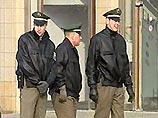 Немецкие полицейские сообщили в четверг, что они арестовали неудавшегося грабителя, который в образе вампира уже готовился напугать персонал банка своими фальшивыми зубами а-ля Дракула