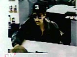 Полицейские Солсбери (штат Северная Каролина) заявили, что грабитель, покидая банк с выданной ему наличностью, впопыхах выронил свой кошелек, в котором также находилось его удостоверение личности