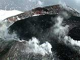 Наиболее мощные выбросы пепла происходят из кратера вулкана Шивелуч