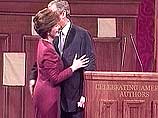 В преддверии инаугурации нового президента США Джорджа Буша-младшего особое внимание журналистов обращено к новой хозяйке Белого Дома Лауре Буш. Говорят, Буш обожает свою жену