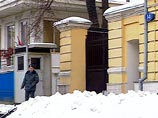 В районе посольства Ливана на Садово-Самотечной, 14 автомобиль нарушителя остановился и водитель попытался скрыться В районе посольства Ливана на Садово-Самотечной, 14 автомобиль нарушителя остановился и водитель попытался скрыться