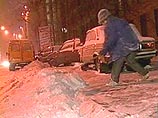 Обильный снегопад осложнил движение на улицах Москвы и работу аэропортов