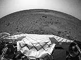 Марсоход успешно совершил три поворота на своей платформе на 45, 50 и 20-25 градусов и прислал на Землю новые фотографии окружающей его местности