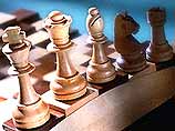 Юная шахматистка ступает на поле взрослых королев
