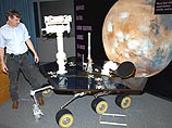 Специальный спектрометр был сделан по заказу NASA и установлен на двух американских марсоходах Spirit и Opportunity, которые будут исследовать Красную планету
