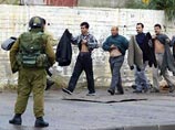 Проход будет разрешен лишь палестинцам в возрасте старше 35 лет Проход будет разрешен лишь палестинцам в возрасте старше 35 лет