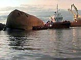 Продолжаются спасательные работы у грузового судна Rocknes, потерпевшего в понедельник крушение в 100 метрах у западного побережья Норвегии