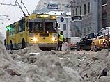 Из-за сильного снегопада на дорогах Москвы возникли заторы Из-за сильного снегопада на дорогах Москвы возникли заторы