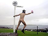 44-летний Стив Гауф прибыл в четверг Джон-о-Гроатс, крайнюю северную точку Шотландии, после 1450-километрового маршрута. Путешествие началось в середине прошлого года на юго-западе Англии