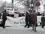 "С каждым днем наше сопротивление реформе становится все сильней", - заявил один из лидеров Штаба защиты русских школ Юрий Петропавловский "С каждым днем наше сопротивление реформе становится все сильней", - заявил один из лидеров Штаба защиты русских школ Юрий Петропавловский