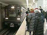Причиной остановки движения стал инцидент, произошедший на станции "Кузнецкий мост", где в 9:57 мужчина бросился под поезд, сообщили "Интерфаксу" в управлении столичной подземки