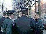 Под Парижем четверо вооруженных налетчиков захватили супермаркет. 30 заложников бежали Под Парижем четверо вооруженных налетчиков захватили супермаркет. 30 заложников бежали