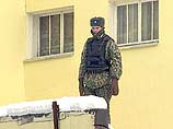 Руководитель пресс-службы ленинградского военного круга Юрий Кленов заявил что, "речь идет скорее всего о правомерном применении часовым оружия при нарушении поста" Руководитель пресс-службы ленинградского военного круга Юрий Кленов заявил что, "речь идет скорее всего о правомерном применении часовым оружия при нарушении поста"