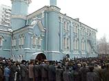 В Москве у Соборной мечети на проспекте Мира соберутся около 25 тысяч последователей ислама, для чего заранее будут перекрыты несколько близлежащих улиц. В 9:30 начинается торжественный намаз