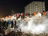 По последним данным, при обрушении жилого дома в центральной Турции погибли 8 человек, 13 ранены. Среди погибшиих 2-летняя девочка