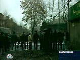 Во Владикавказе - столице Северной Осетии - в районе центрального рынка на улице Куйбышева взорвалась припаркованная возле банка автомашина Во Владикавказе - столице Северной Осетии - в районе центрального рынка на улице Куйбышева взорвалась припаркованная возле банка автомашина