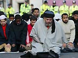 Великобритания XXI века - это гремучая смесь в этническо-религиозном смысле. Согласно переписи населения 2001 года, каждый десятый мусульманин Англии и Уэльса называет себя "белым". Это обусловлено увеличением случаев обращения в ислам европейцев