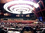 Такое решение было принято без голосования, поскольку для его принятия, по регламенту, необходимо было согласие минимум 10 депутатов от 5 различных делегаций. Такое число депутатов набралось Такое решение было принято без голосования, поскольку для его принятия, по регламенту, необходимо было согласие минимум 10 депутатов от 5 различных делегаций. Такое число депутатов набралось