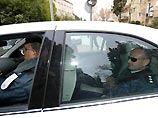 Суперинтендант полиции Гидеон Габой покинул дом Ариеля Шарона, где он руководил допросом премьер-министра Израиля