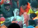 В Турции из-под завала рухнувшего 11-этажного дома извлечен выживший подросток В Турции из-под завала рухнувшего 11-этажного дома извлечен выживший подросток