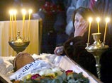 На Котляковском и Даниловском кладбищах Москвы в понедельник прошли похороны первых двух жертв теракта в столичном метро